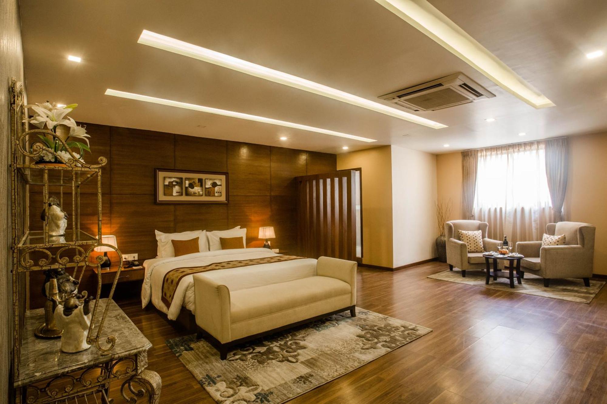 Yatri Suites And Spa Катманду Номер фото