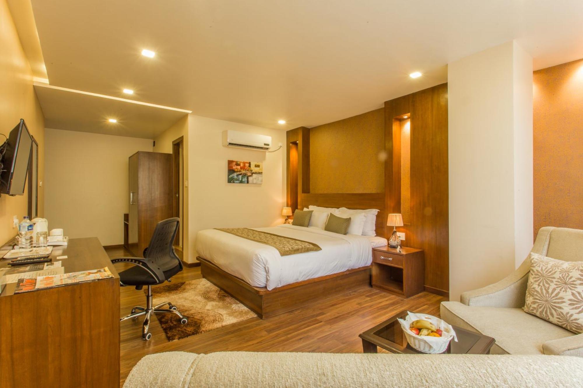 Yatri Suites And Spa Катманду Екстер'єр фото