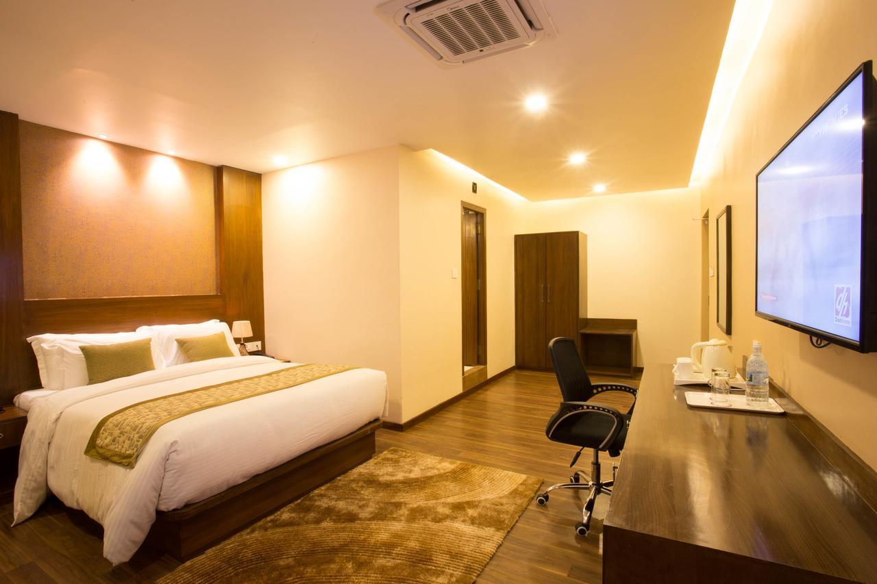 Yatri Suites And Spa Катманду Екстер'єр фото