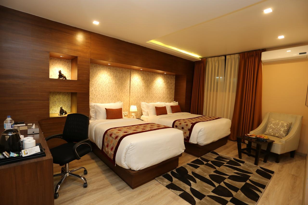 Yatri Suites And Spa Катманду Екстер'єр фото