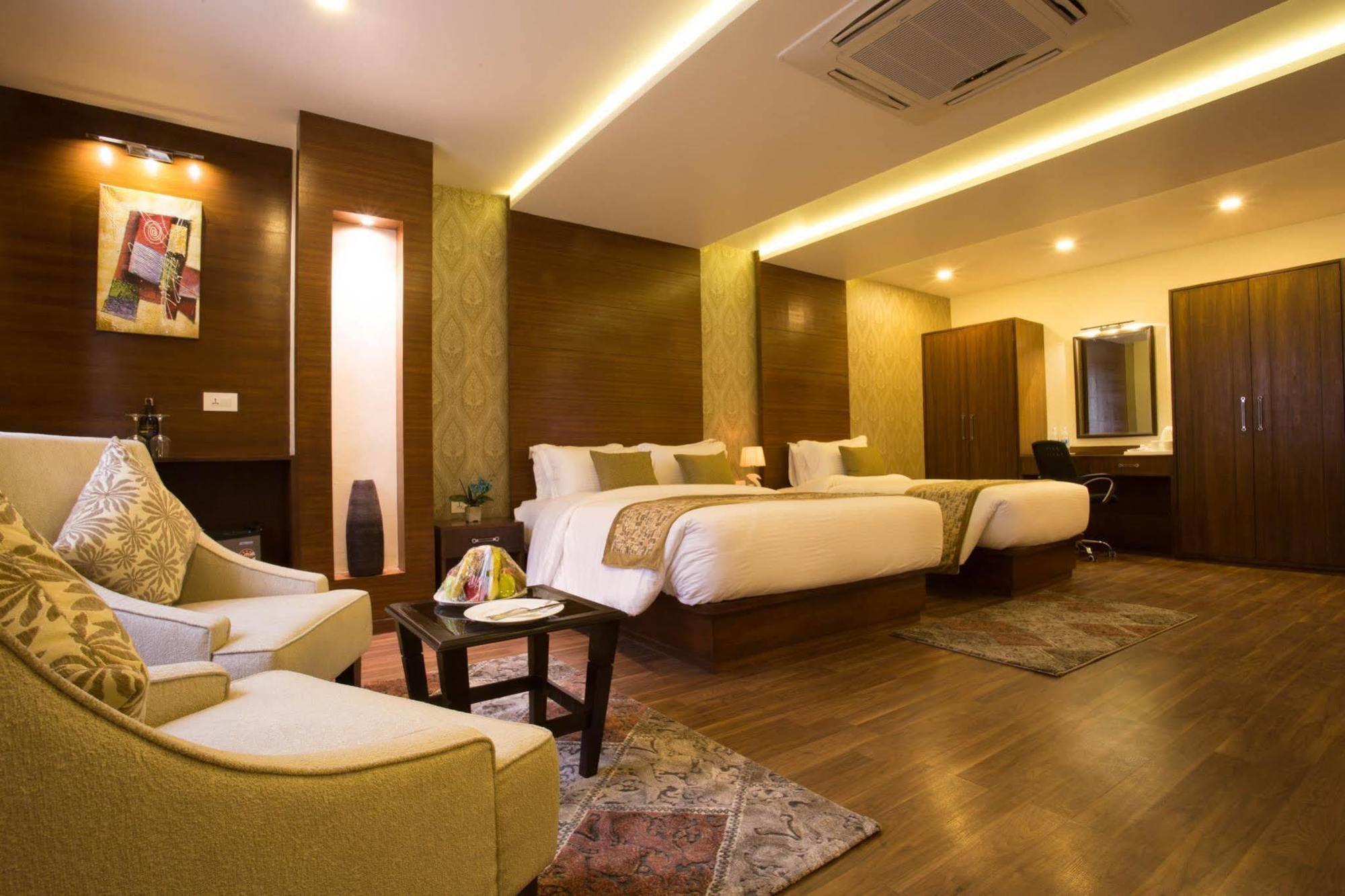 Yatri Suites And Spa Катманду Екстер'єр фото